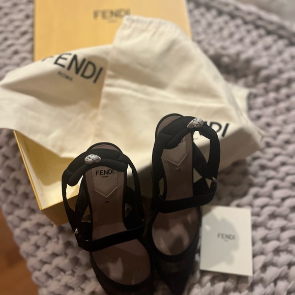 Fendi Colibrì — Black leather and mesh slingbacks medium heel. AUTHENTIC FENDI - Picture 11 of 13
